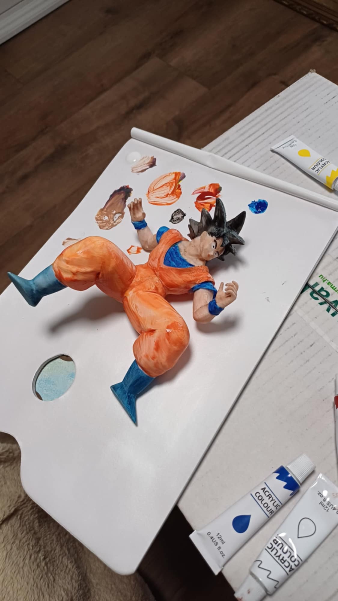 3D nyomtatott majd kézzel festett Songoku figura