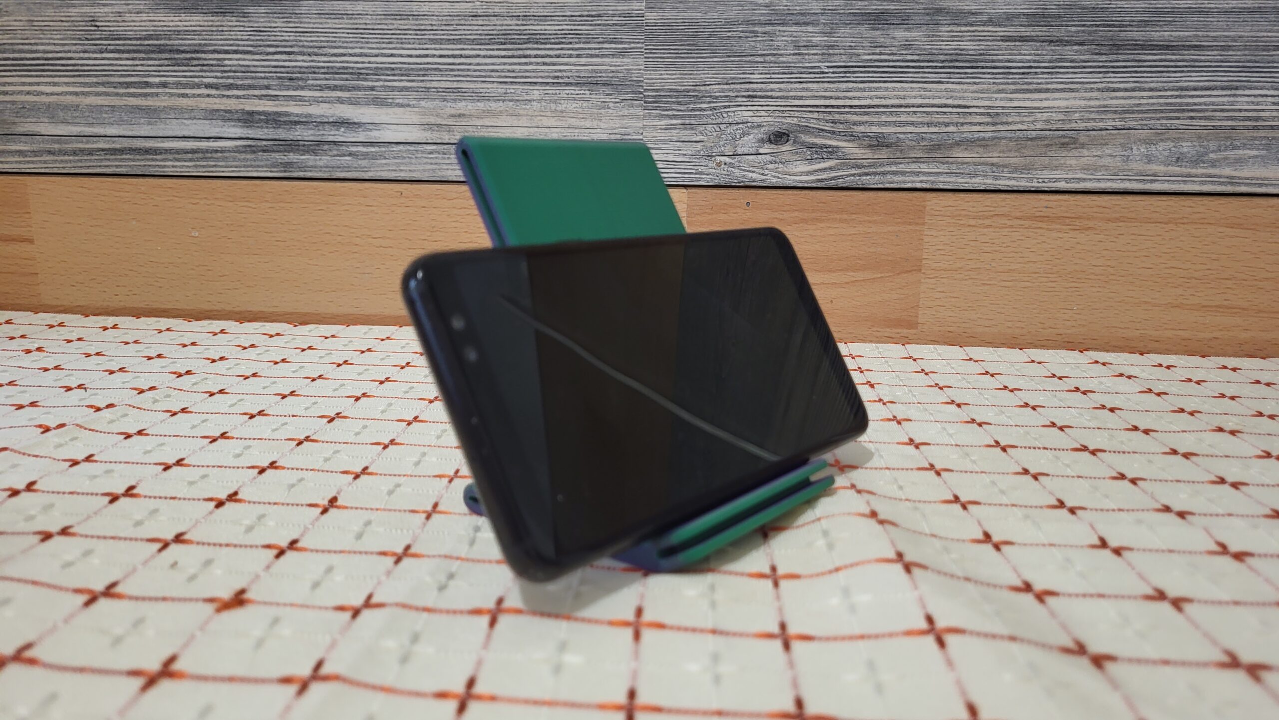 3D nyomtatott telefon tartó